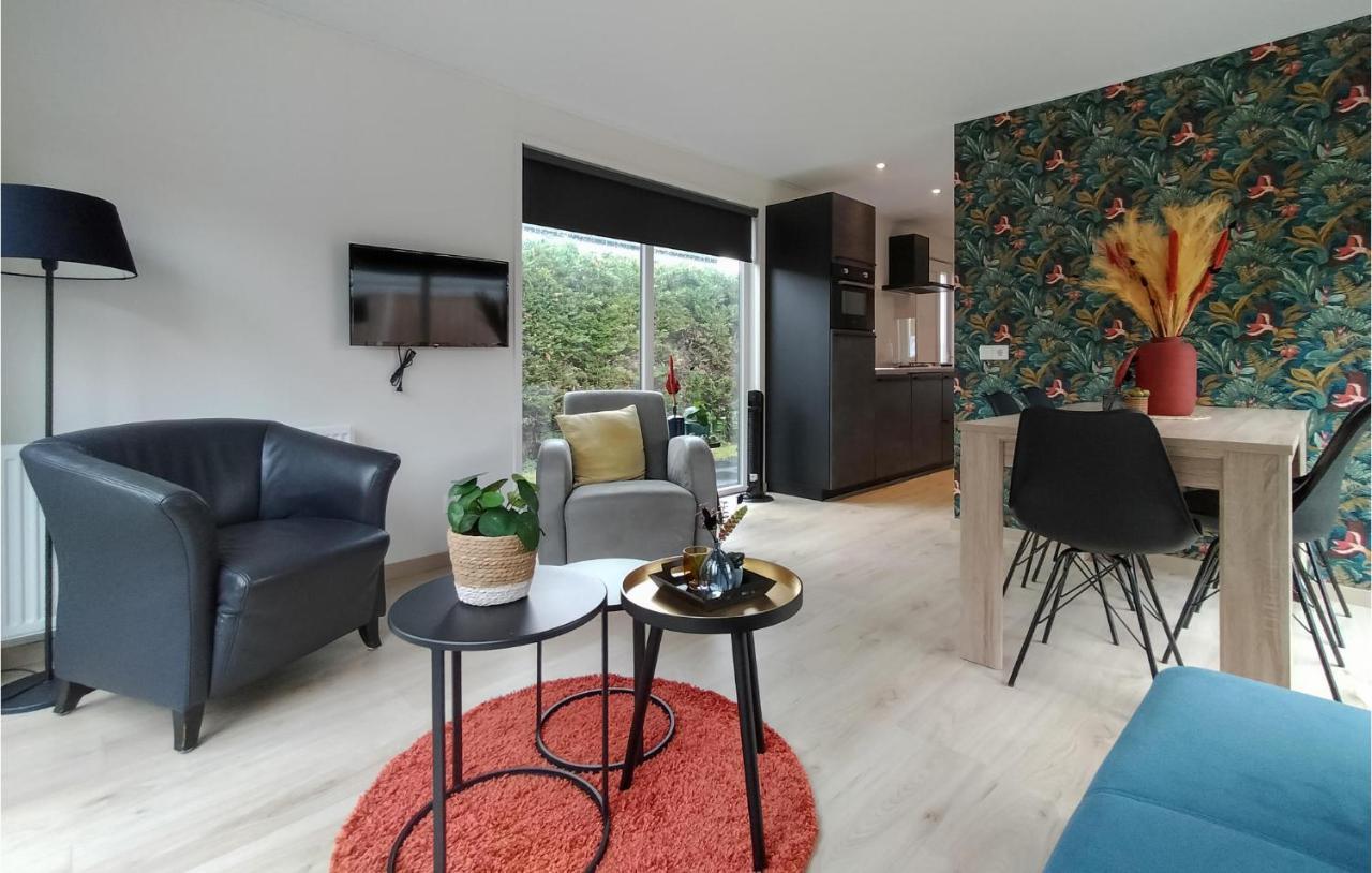 2 Bedroom Awesome Home In Heinkenszand Exterior foto