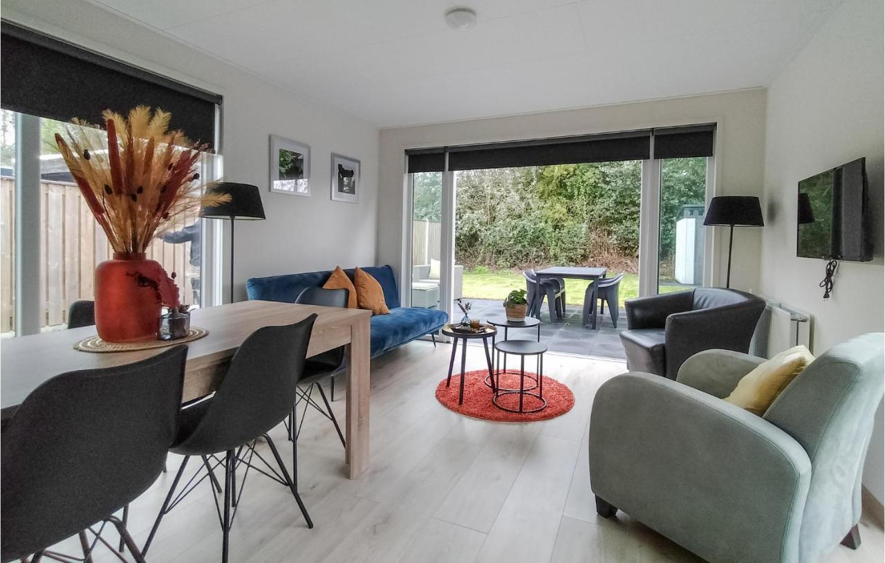 2 Bedroom Awesome Home In Heinkenszand Exterior foto