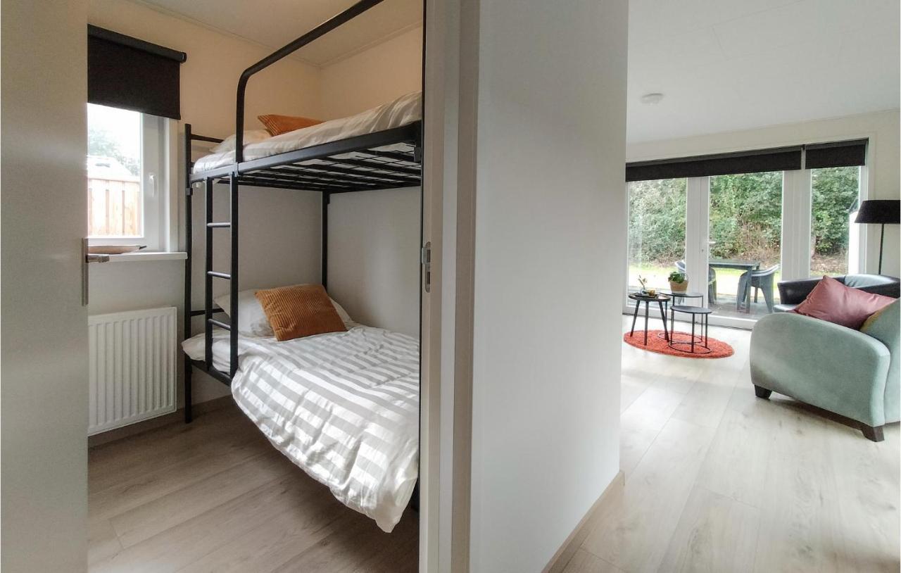 2 Bedroom Awesome Home In Heinkenszand Exterior foto