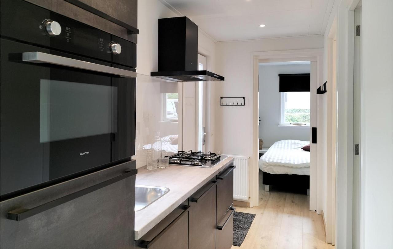 2 Bedroom Awesome Home In Heinkenszand Exterior foto
