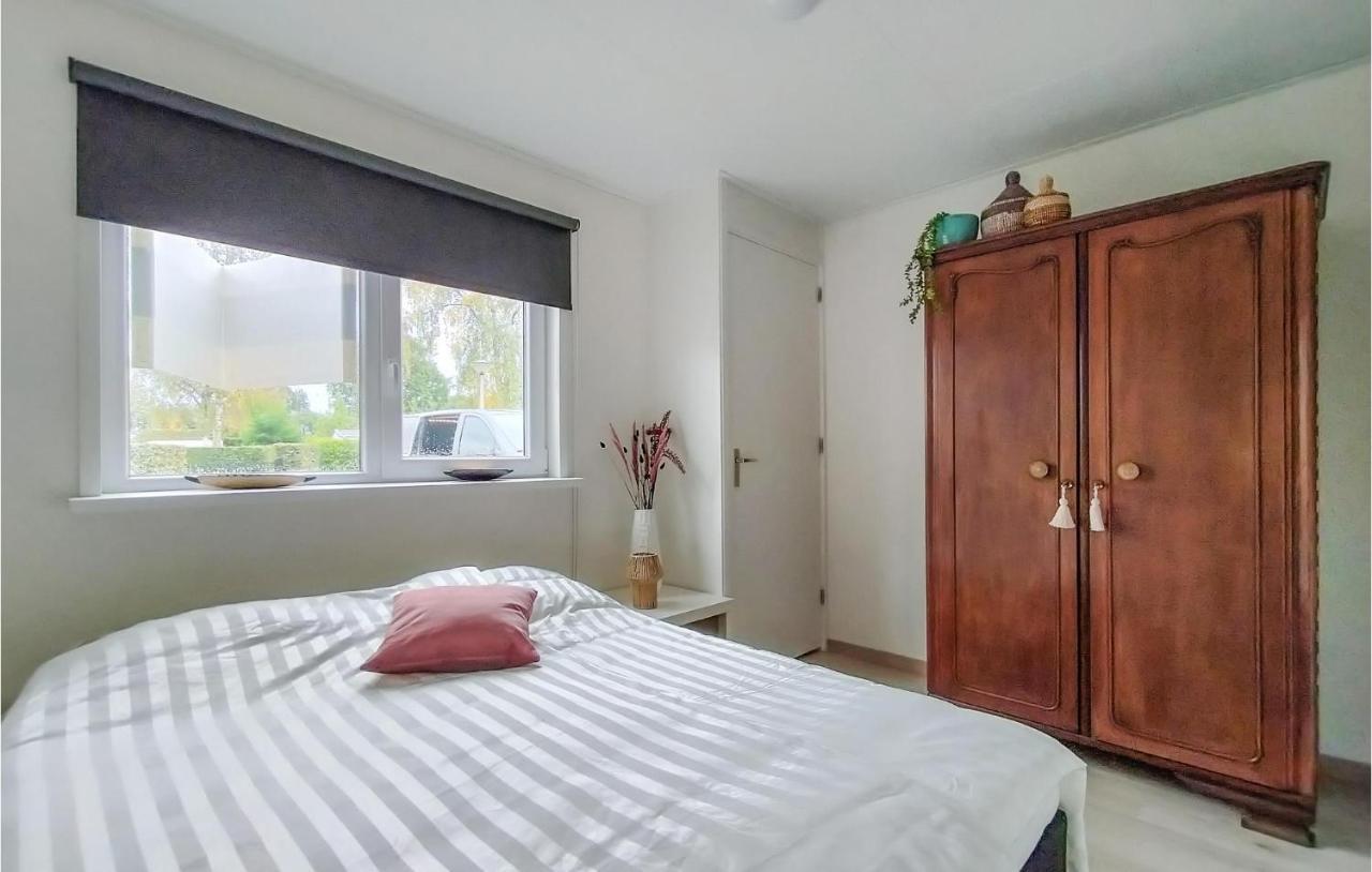 2 Bedroom Awesome Home In Heinkenszand Exterior foto