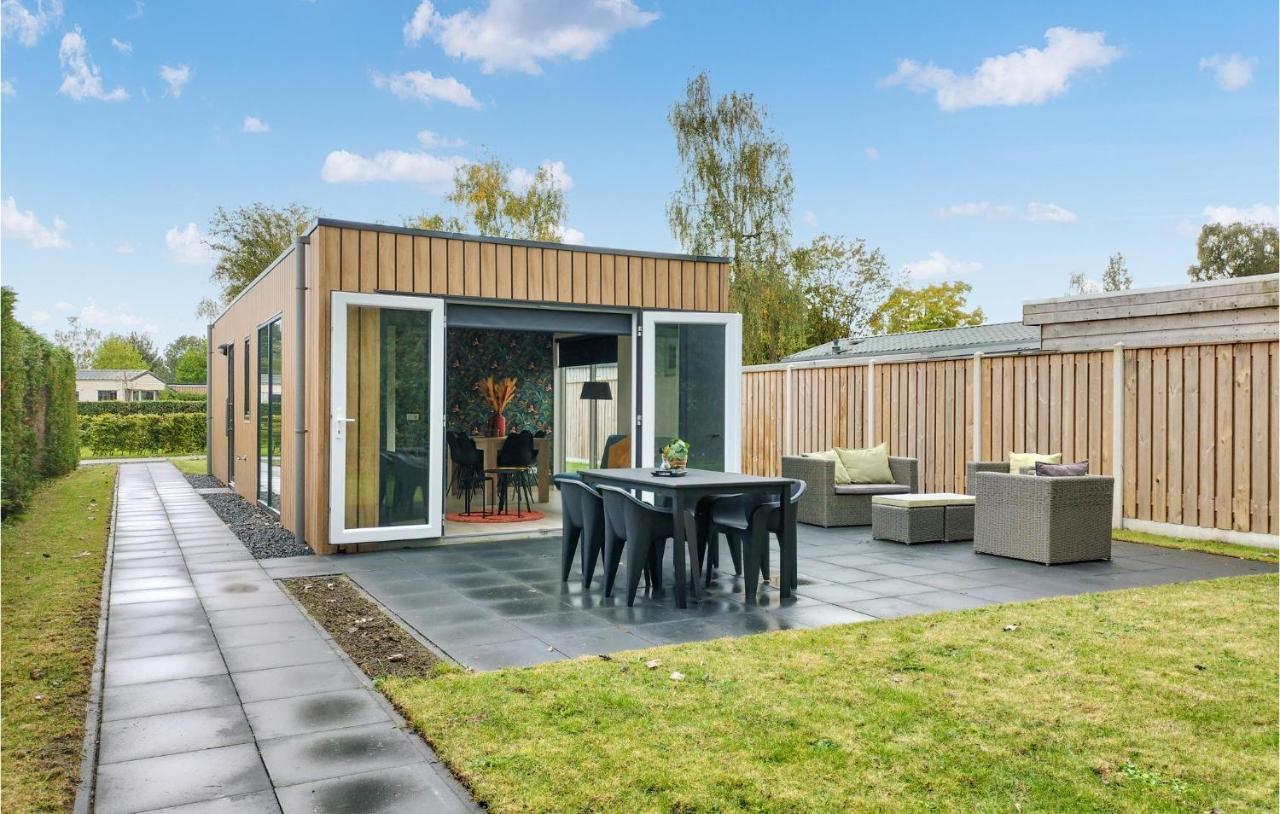 2 Bedroom Awesome Home In Heinkenszand Exterior foto