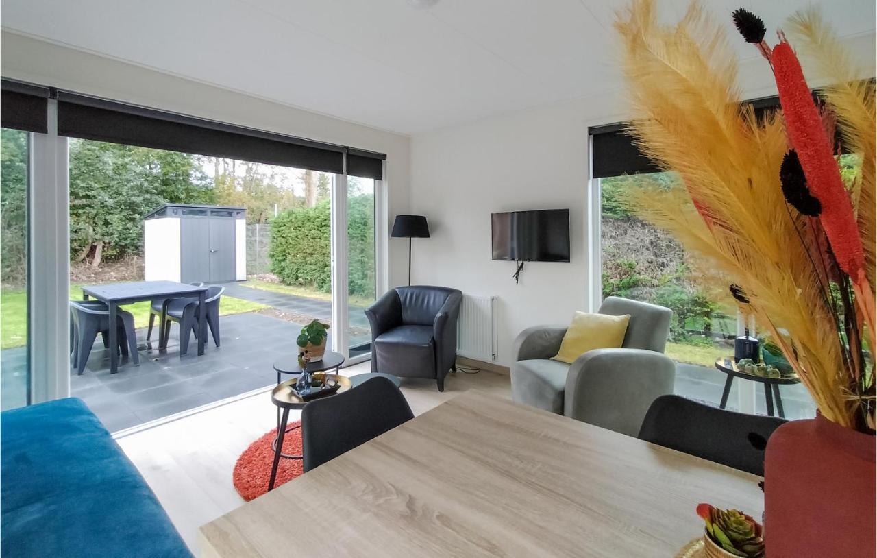 2 Bedroom Awesome Home In Heinkenszand Exterior foto